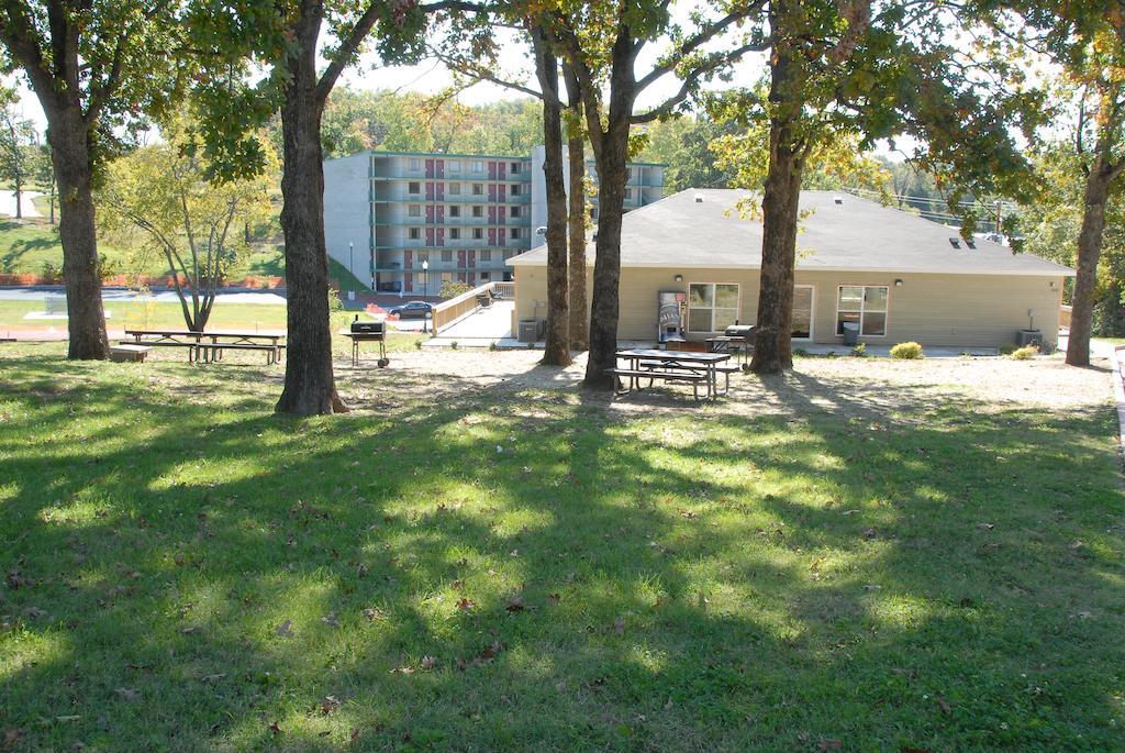 Ramada Branson Hotel And Resort Kültér fotó